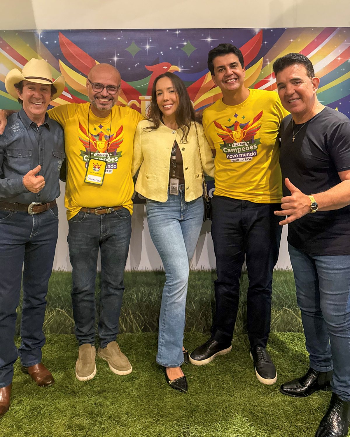 Na Liga dos Campeões Novo Mundo, com artistas e a equipe da marca